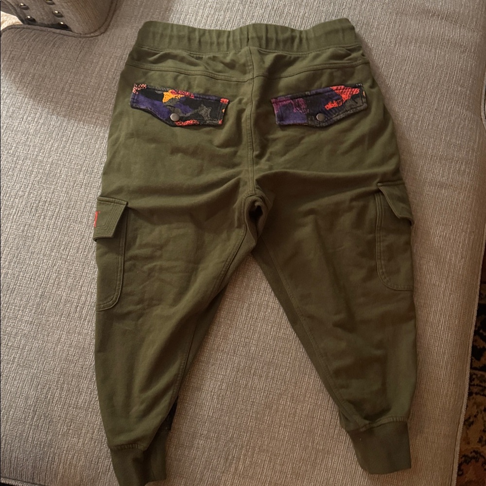 ZUMBA Camo Cargo Cropped Banded Sweats - Picture 2 of 2